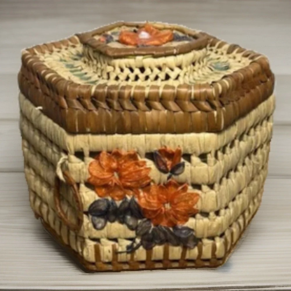 Vintage 1970's‎ Hexagonal straw Woven sewing Basket With Lid Raffia flower